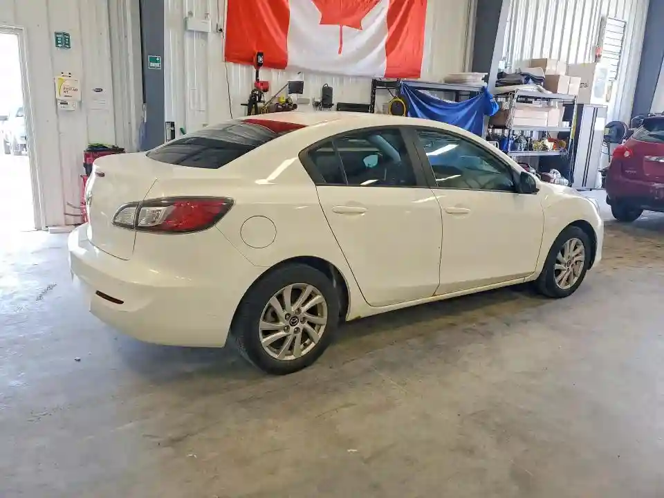JM1BL1UFXD1723827 2013 MAZDA 3-2