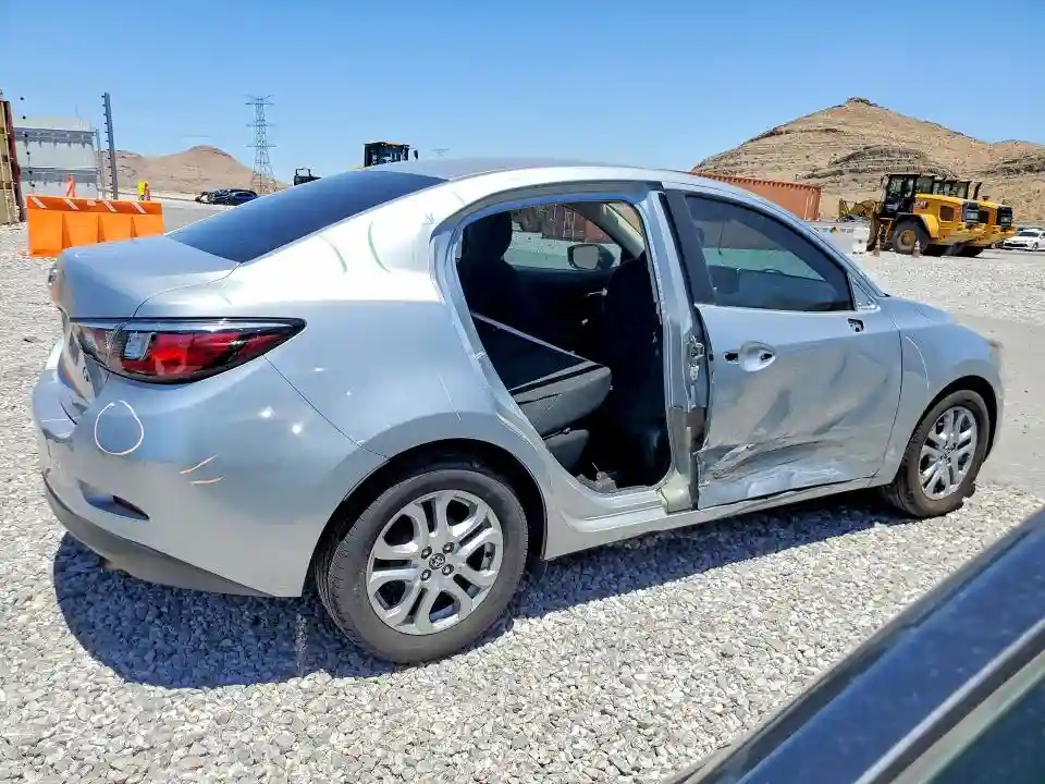 3MYDLBYV4JY306888 2018 TOYOTA YARIS IA B-2