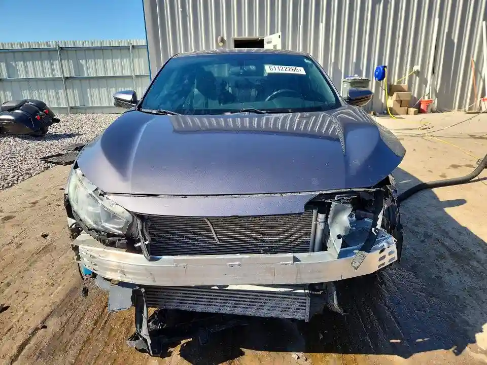 2HGFC3B31JH352772 2018 HONDA CIVIC-4