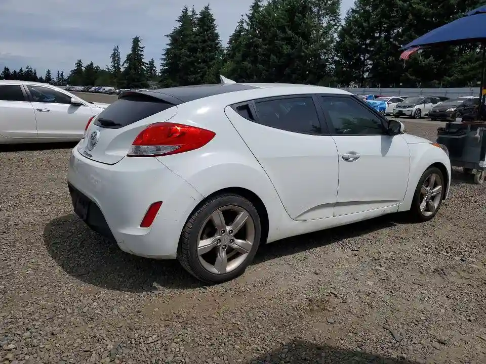 KMHTC6AD2FU236476 2015 HYUNDAI VELOSTER-2