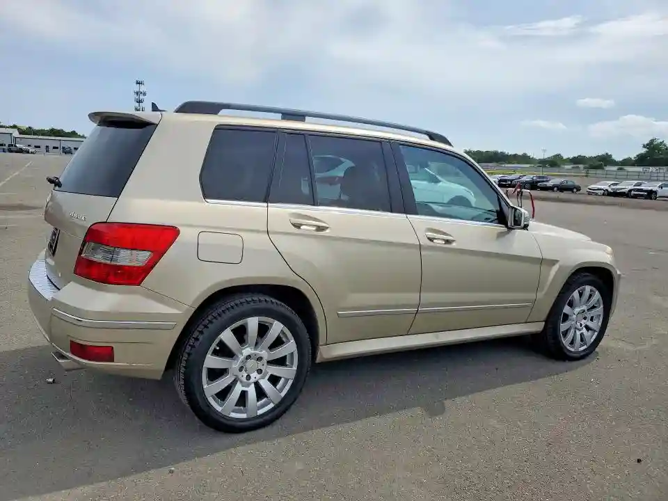 WDCGG8HB1BF674697 2011 MERCEDES-BENZ GLK-CLASS-2