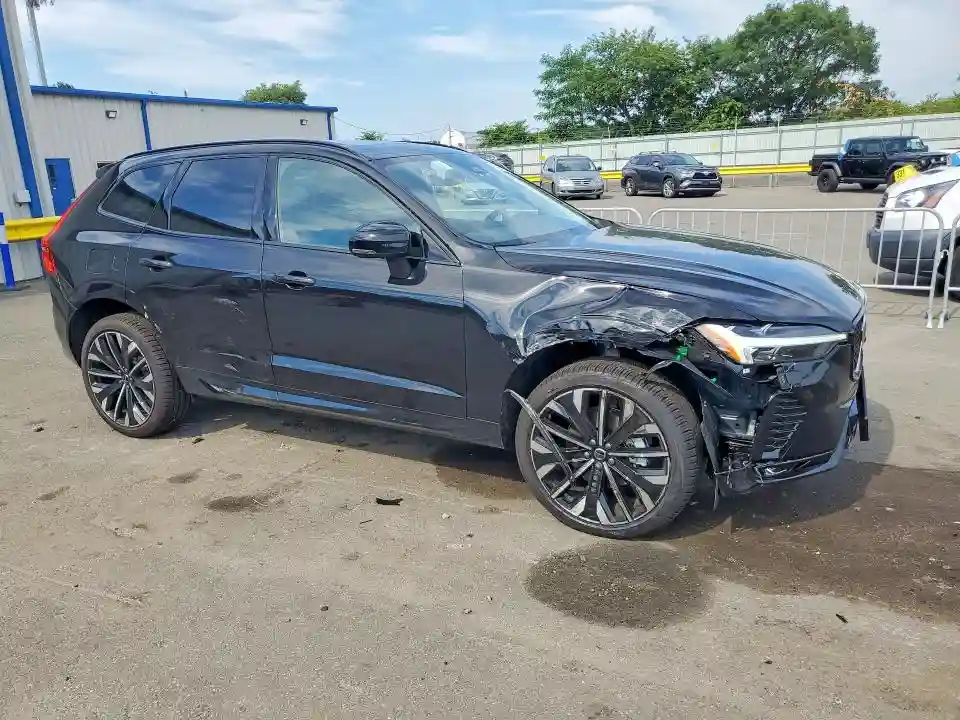 YV4M12RM8T1464956 2026 VOLVO XC60-3