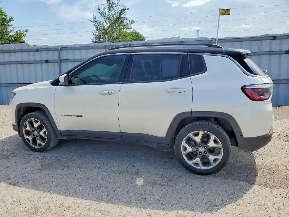3C4NJDCB3JT417348 2018 JEEP COMPASS-1
