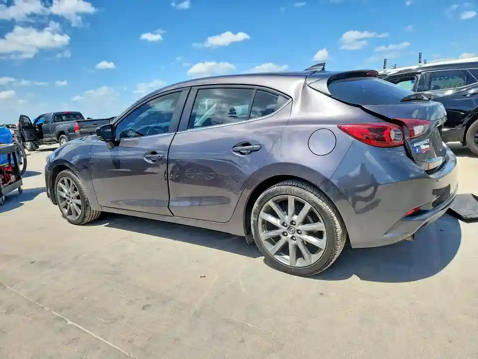 3MZBN1M37JM256362 2018 MAZDA 3-1