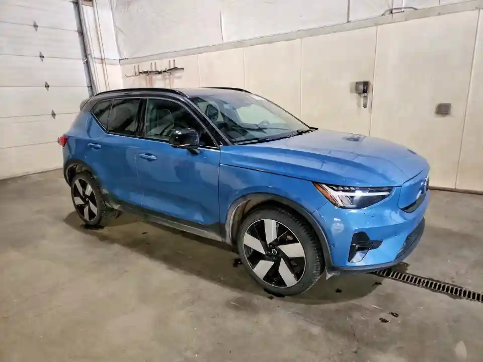 YV4ED3UM0P2990071 2023 VOLVO XC40-3