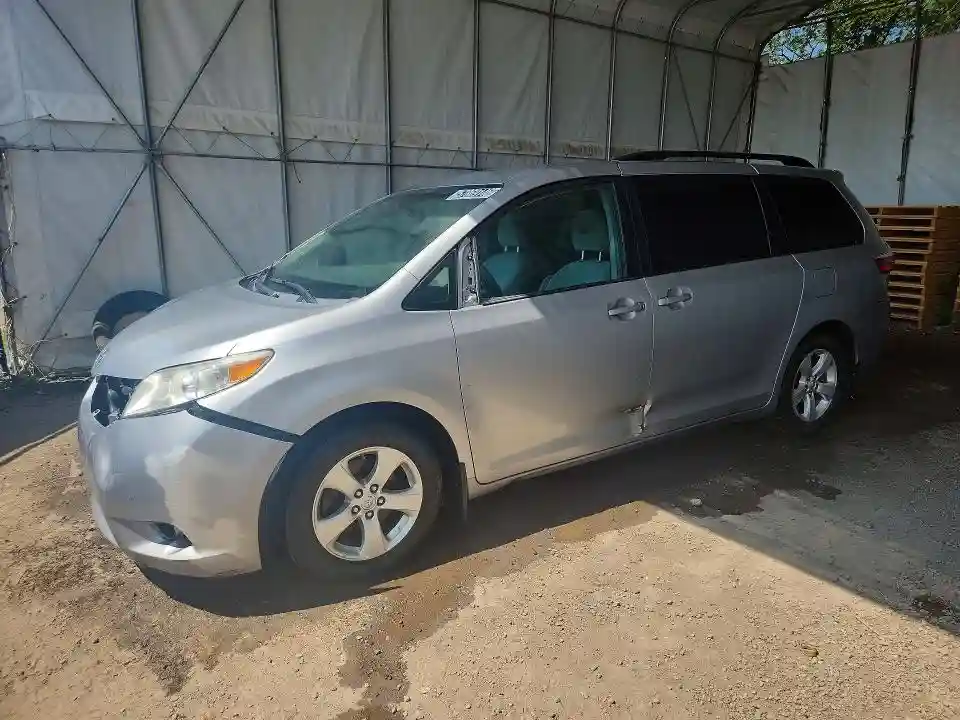 5TDKZ3DC8HS863657 2017 TOYOTA SIENNA-0