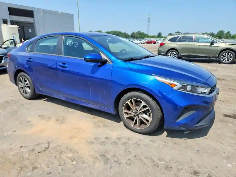 3KPF24AD8PE626703 2023 KIA FORTE LXS-3
