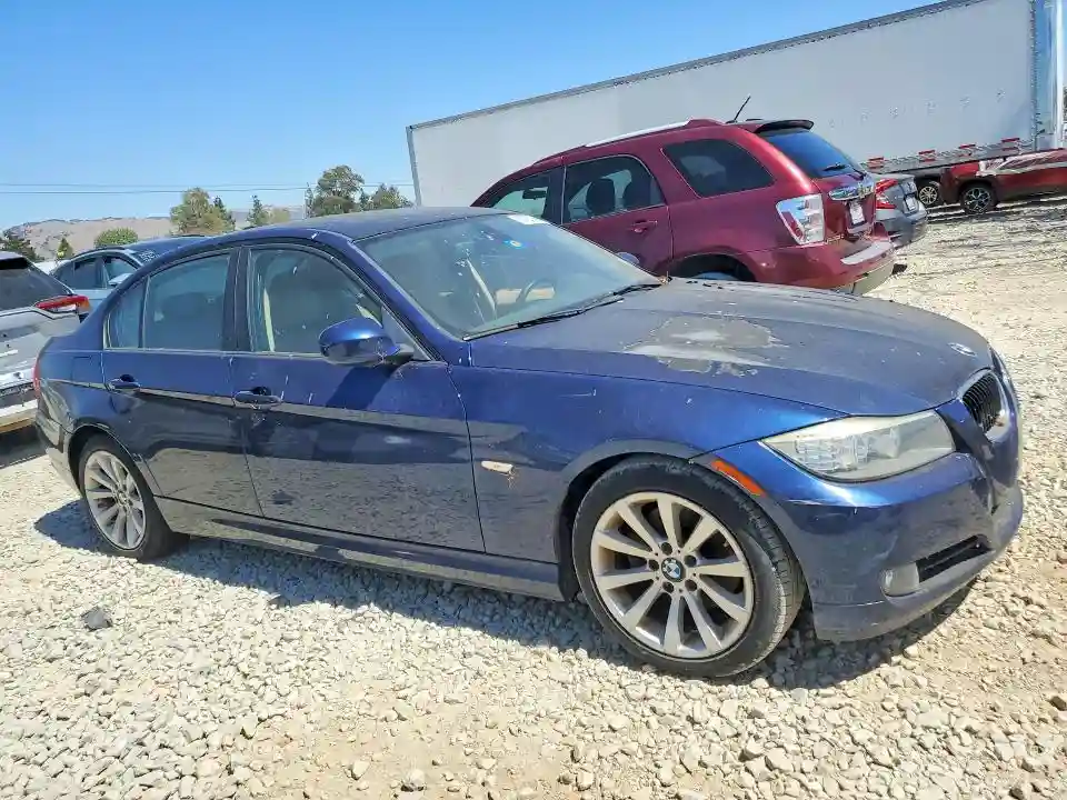 WBAPH7C50BE679827 2011 BMW 3 SERIES-3