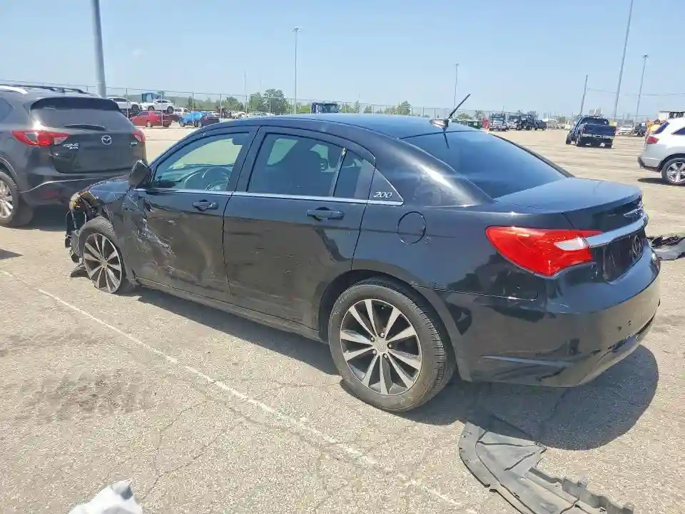 1C3BC8FG8BN613724 2011 CHRYSLER 200-1