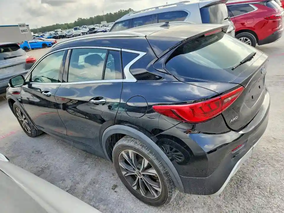 SJKCH5CR1JA057605 2018 INFINITI QX30-1