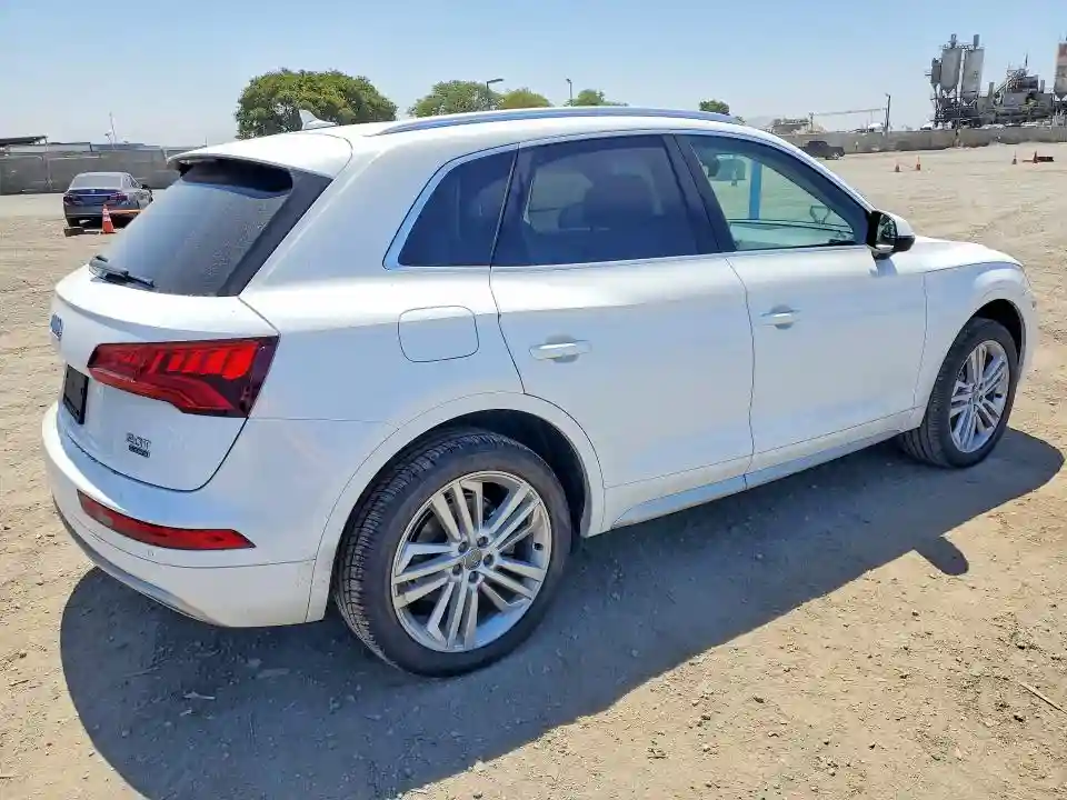 WA1BNAFY5J2247379 2018 AUDI Q5-2