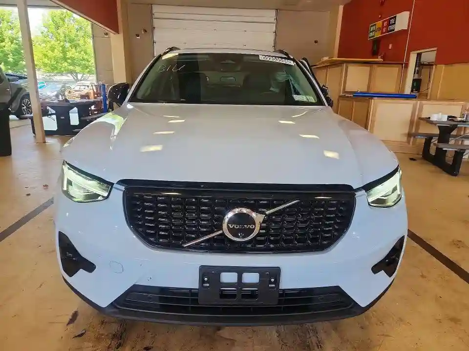 YV4L12UC5T2807419 2026 VOLVO XC40-4
