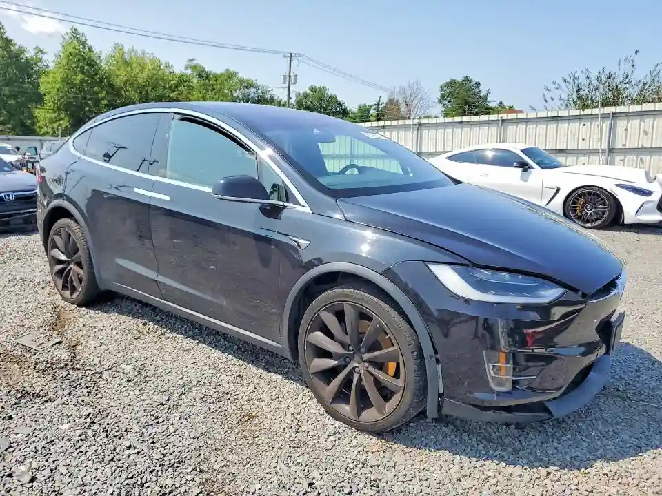 5YJXCDE28JF099953 2018 TESLA MODEL X-3