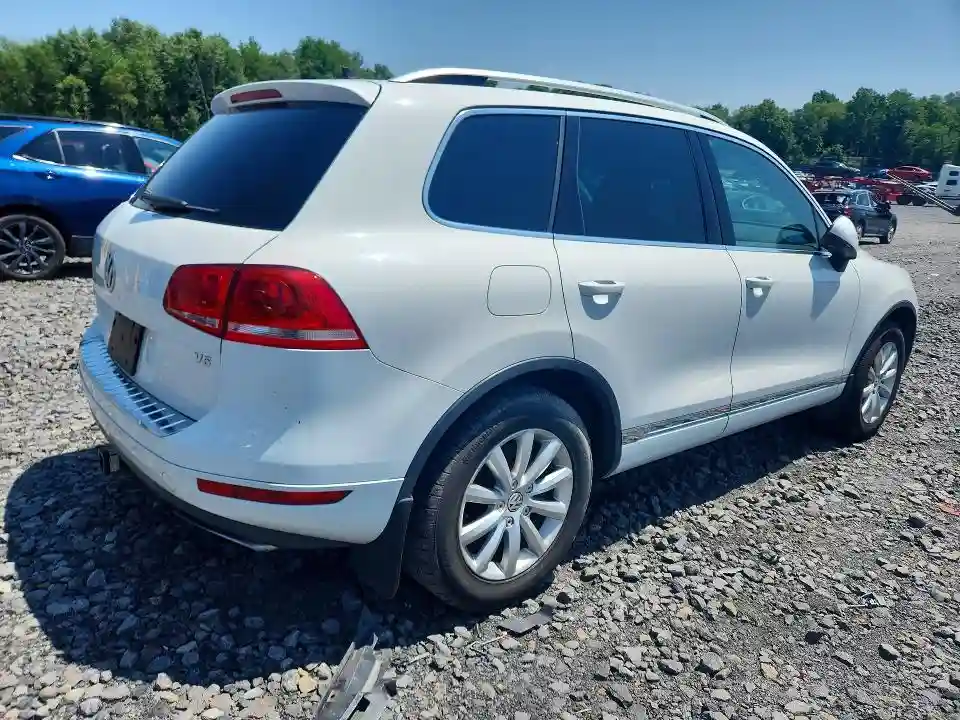 WVGEF9BP8CD010707 2012 VOLKSWAGEN TOUAREG-2