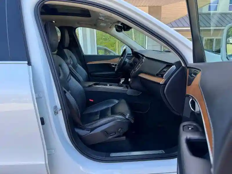 YV4A22PL6K1487077 2019 VOLVO XC90-4
