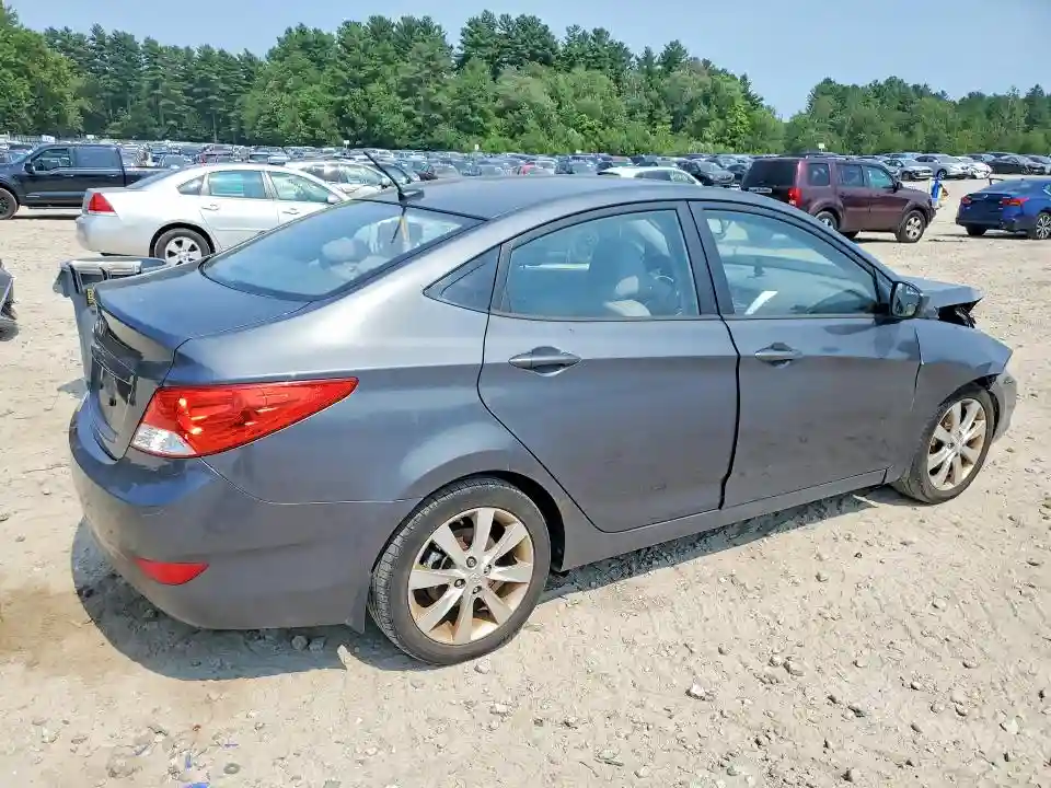 KMHCU4AE9DU379917 2013 HYUNDAI ACCENT-2