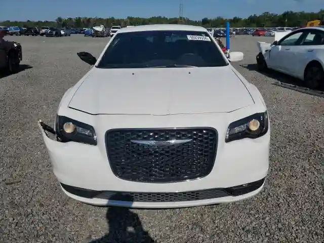 2C3CCABG3KH708122 2019 CHRYSLER 300-4