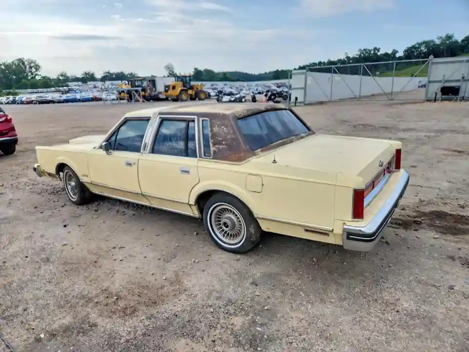 1LNBP94F3BY612359 1981 LINCOLN TOWNCAR-1
