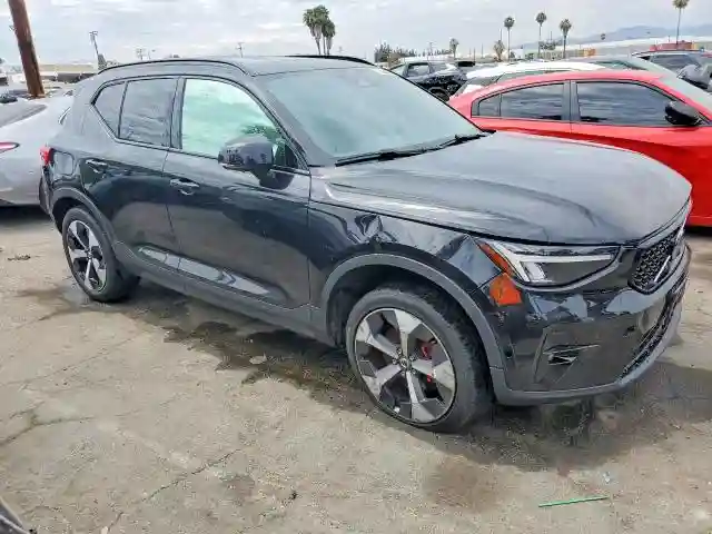 YV4L12UL0R2327653 2024 VOLVO XC40-3