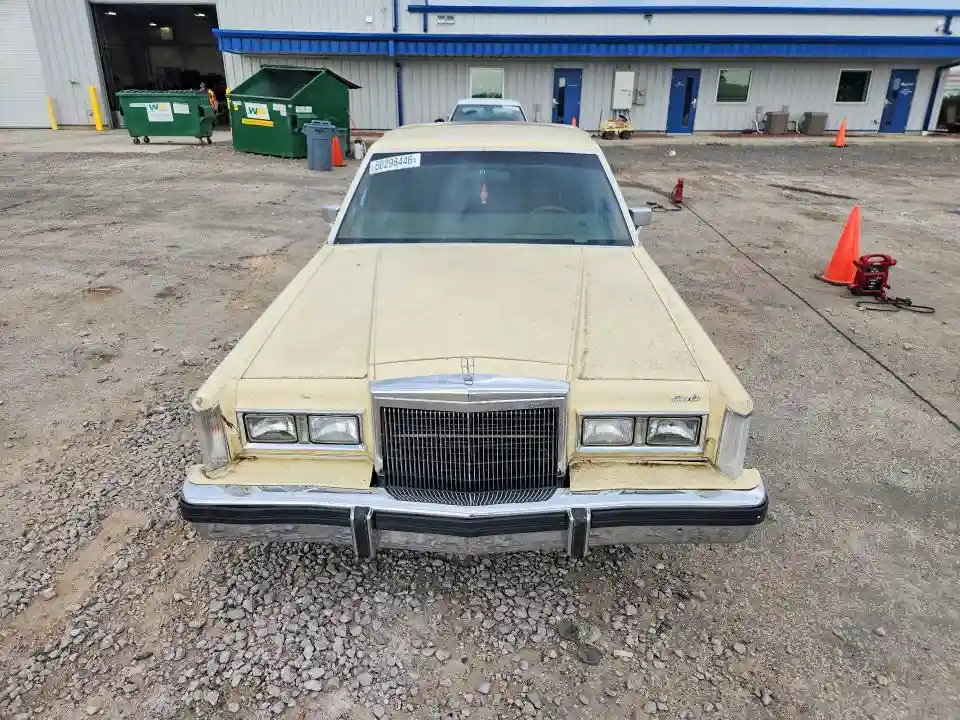 1LNBP94F3BY612359 1981 LINCOLN TOWNCAR-4