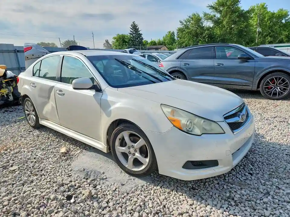 4S3BMCK64B3230318 2011 SUBARU LEGACY-3