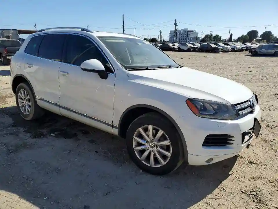 WVGEF9BP4CD007755 2012 VOLKSWAGEN TOUAREG-3