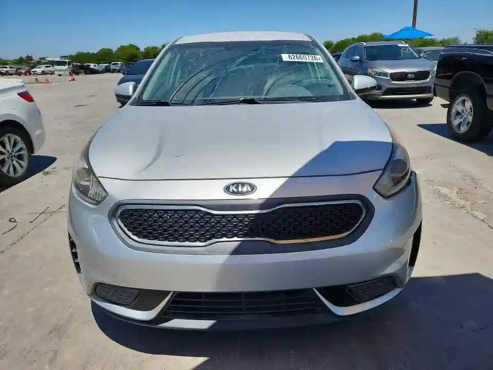 KNDCB3LC6H5057476 2017 KIA NIRO-4