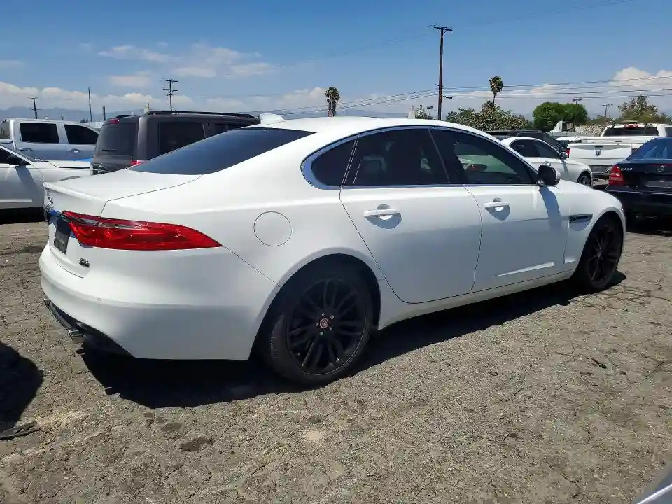 SAJBK4BV6HCY28598 2017 JAGUAR XF-2
