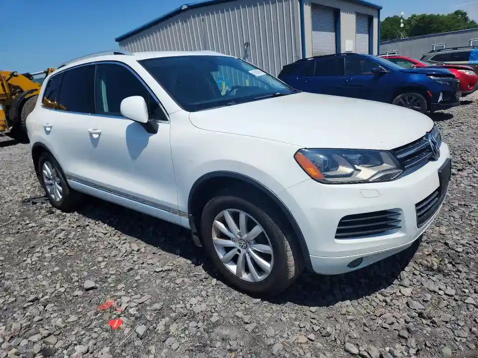 WVGEF9BP8CD010707 2012 VOLKSWAGEN TOUAREG-3