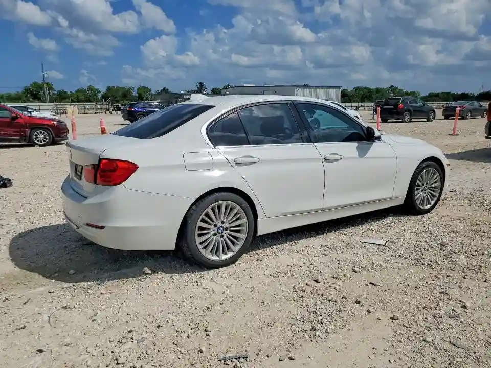 WBA3B5C58DF593943 2013 BMW 3 SERIES-2