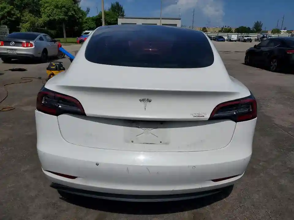 5YJ3E1EA7JF007505 2018 TESLA MODEL 3-5