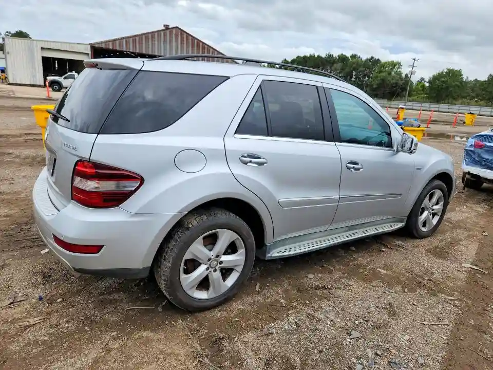 4JGBB2FB2BA701025 2011 MERCEDES-BENZ M-CLASS-2