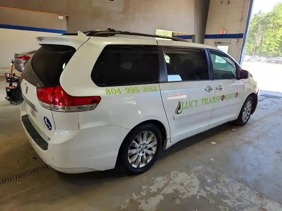 5TDYK3DC7BS112829 2011 TOYOTA SIENNA-2