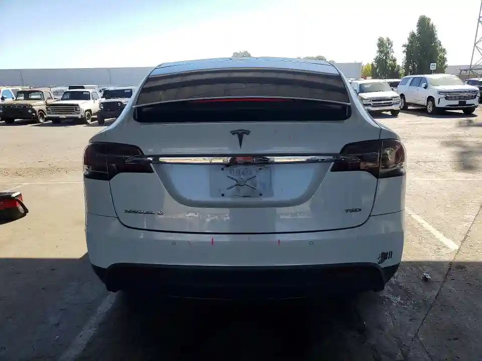 5YJXCAE21JF106367 2018 TESLA MODEL X-5