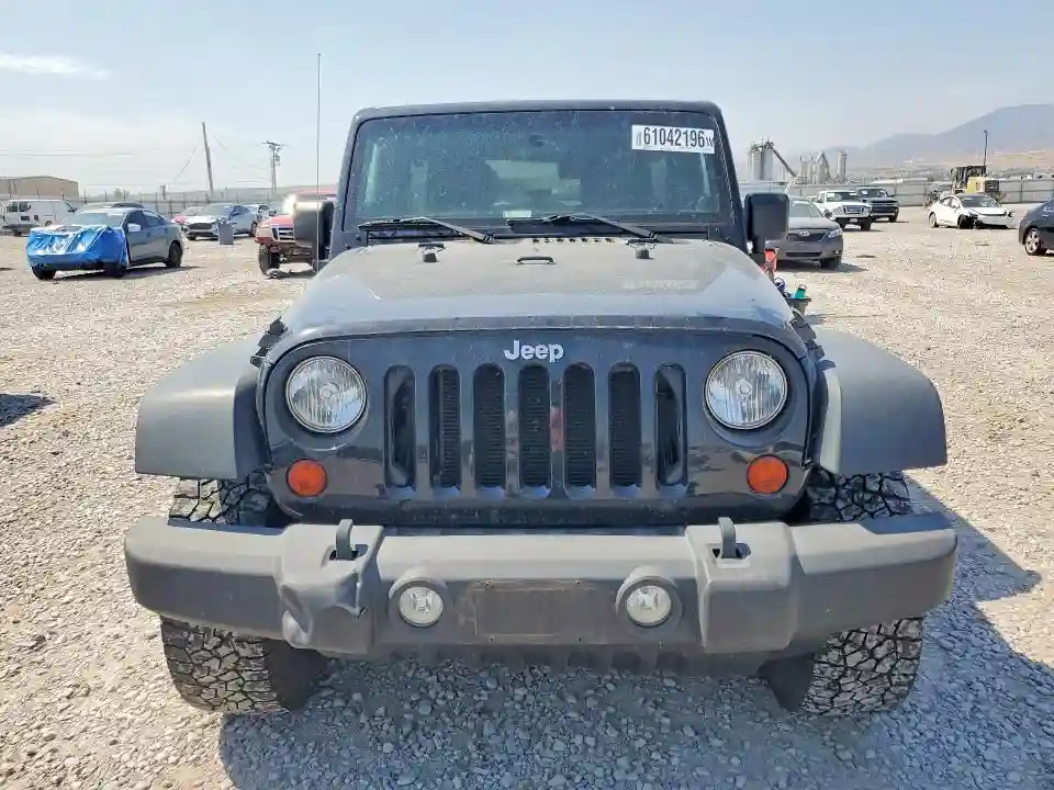 1J4BA3H18BL561353 2011 JEEP WRANGLER-4