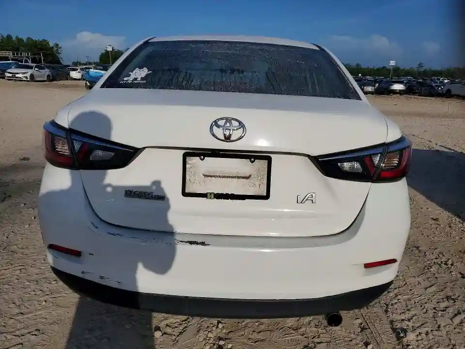 3MYDLBYV7HY187549 2017 TOYOTA YARIS-5