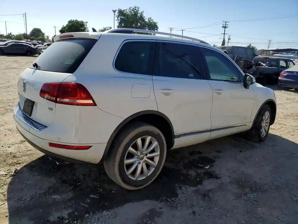 WVGEF9BP4CD007755 2012 VOLKSWAGEN TOUAREG-2