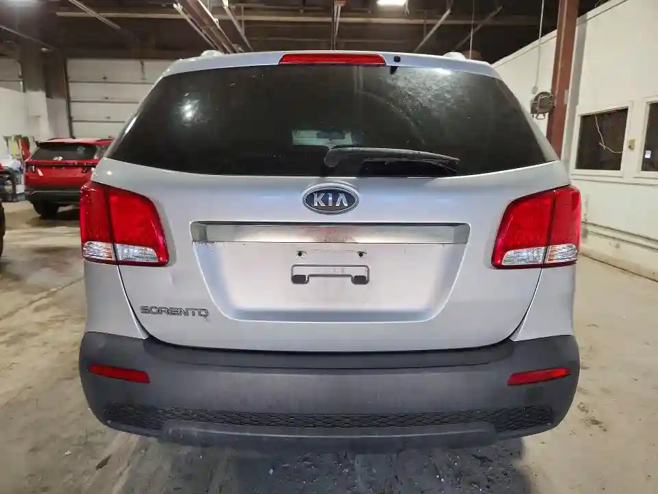 5XYKT4A25BG054088 2011 KIA SORENTO-5