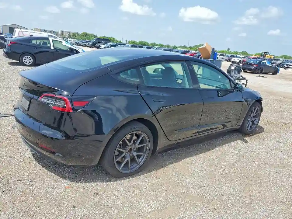 5YJ3E1EA0PF459479 2023 TESLA MODEL 3-2