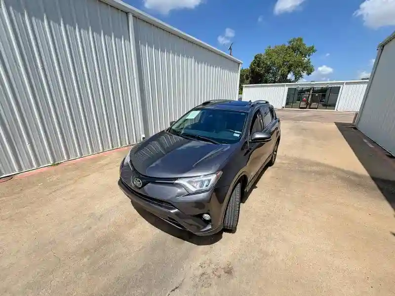 JTMWFREV8HJ711890 2017 TOYOTA RAV4-1