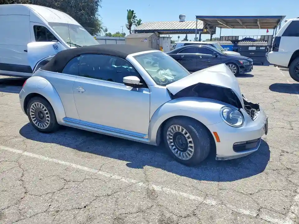 3VW517AT3GM806777 2016 VOLKSWAGEN BEETLE-3