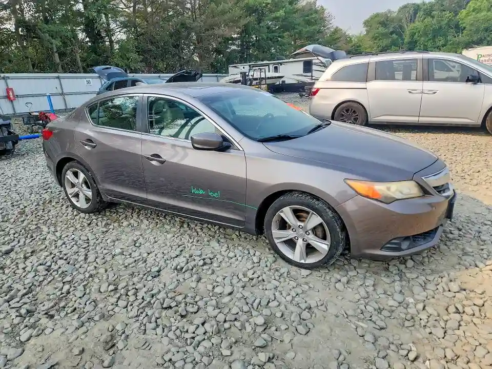 19VDE1F77DE002427 2013 ACURA ILX-3