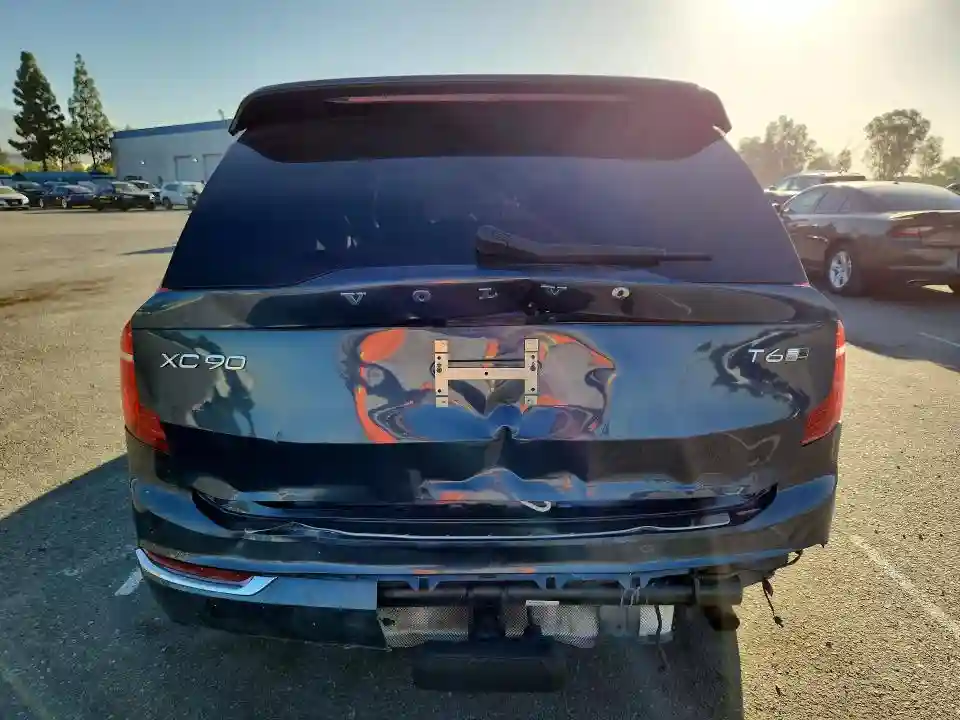 YV4A22PL8J1376125 2018 VOLVO XC90-5