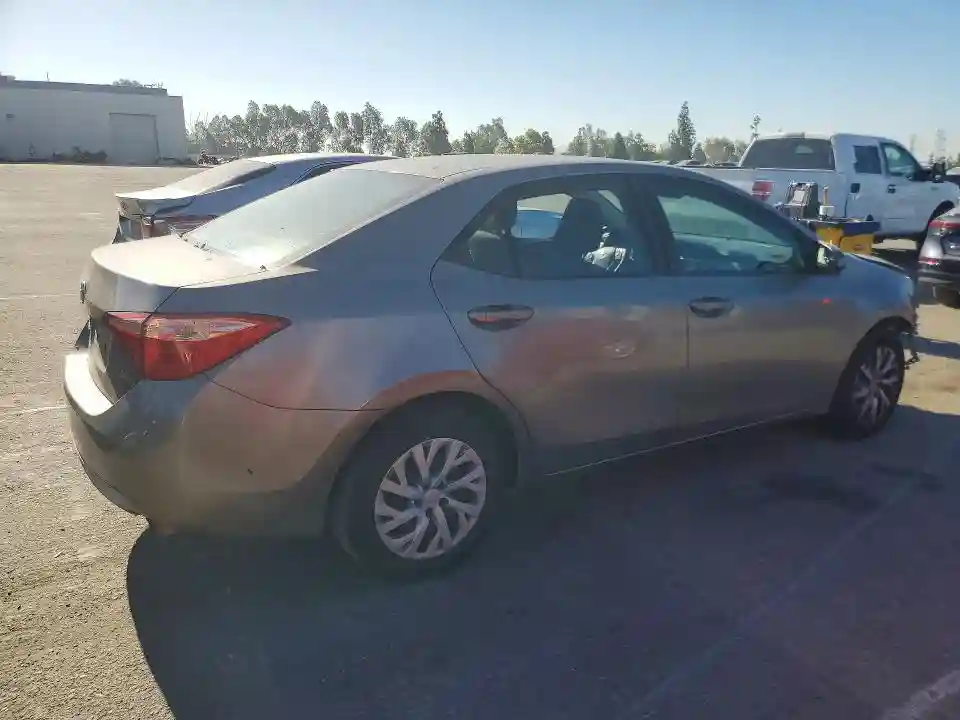 5YFBURHE6JP832029 2018 TOYOTA COROLLA-2