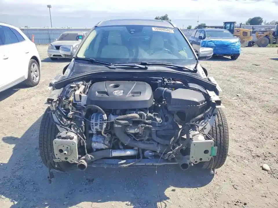 YV426MDC1F2616691 2015 VOLVO XC60-4