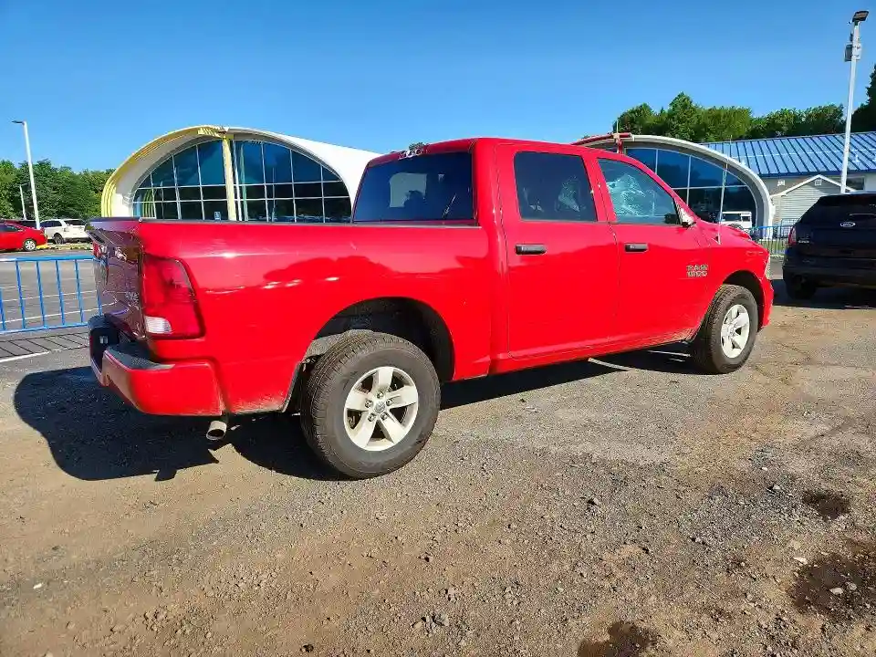 1C6RR7KG7JS102490 2018 RAM 1500-2