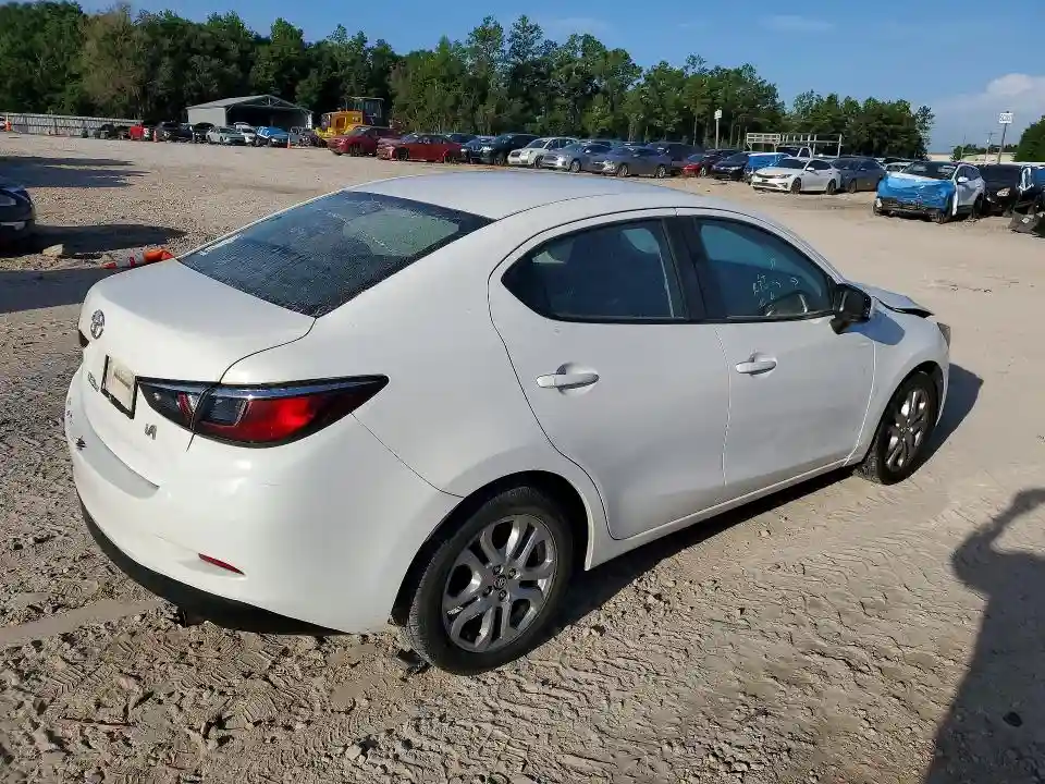 3MYDLBYV7HY187549 2017 TOYOTA YARIS-2