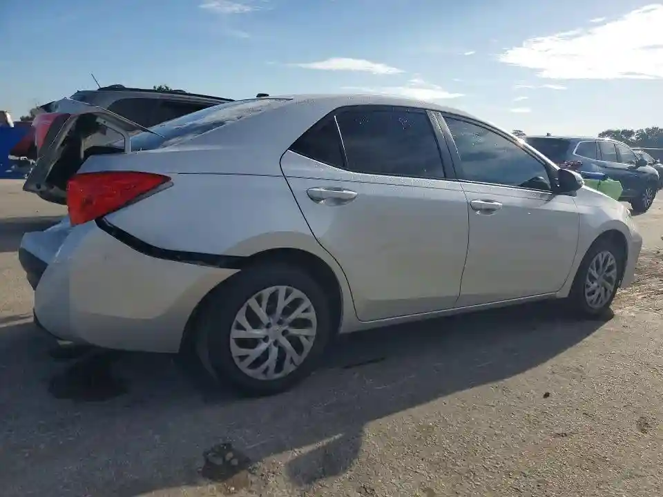 5YFBURHE0JP837551 2018 TOYOTA COROLLA-2