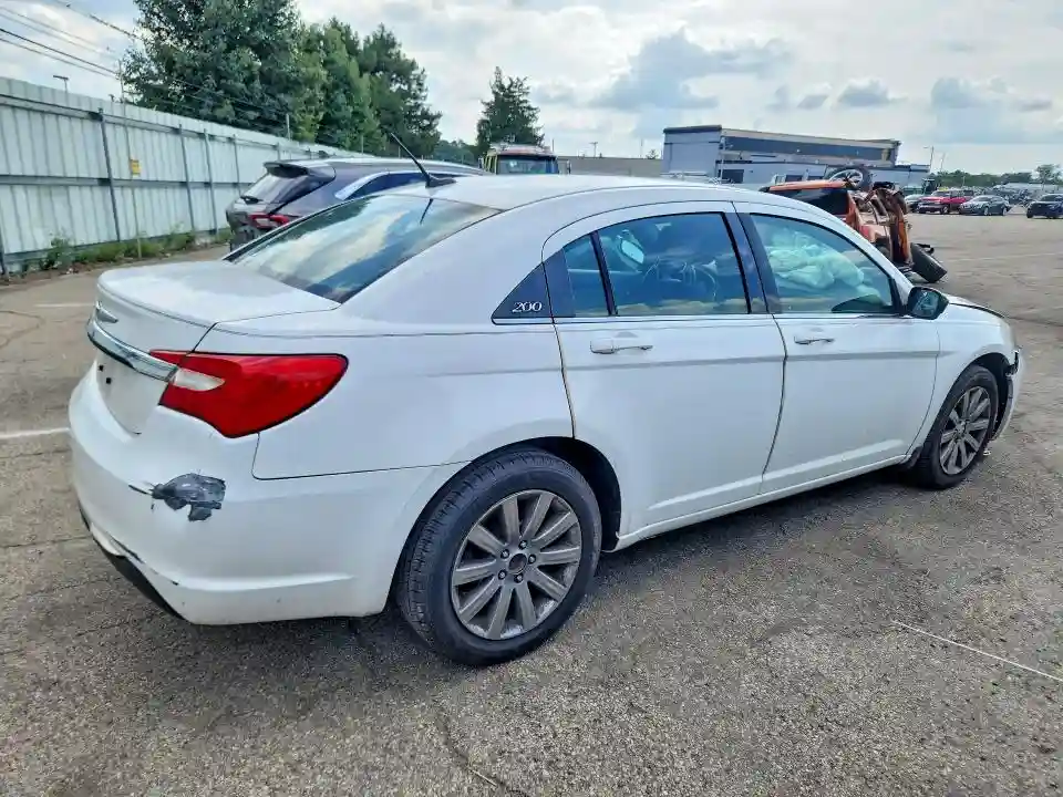 1C3CCBBB4DN701412 2013 CHRYSLER 200-2