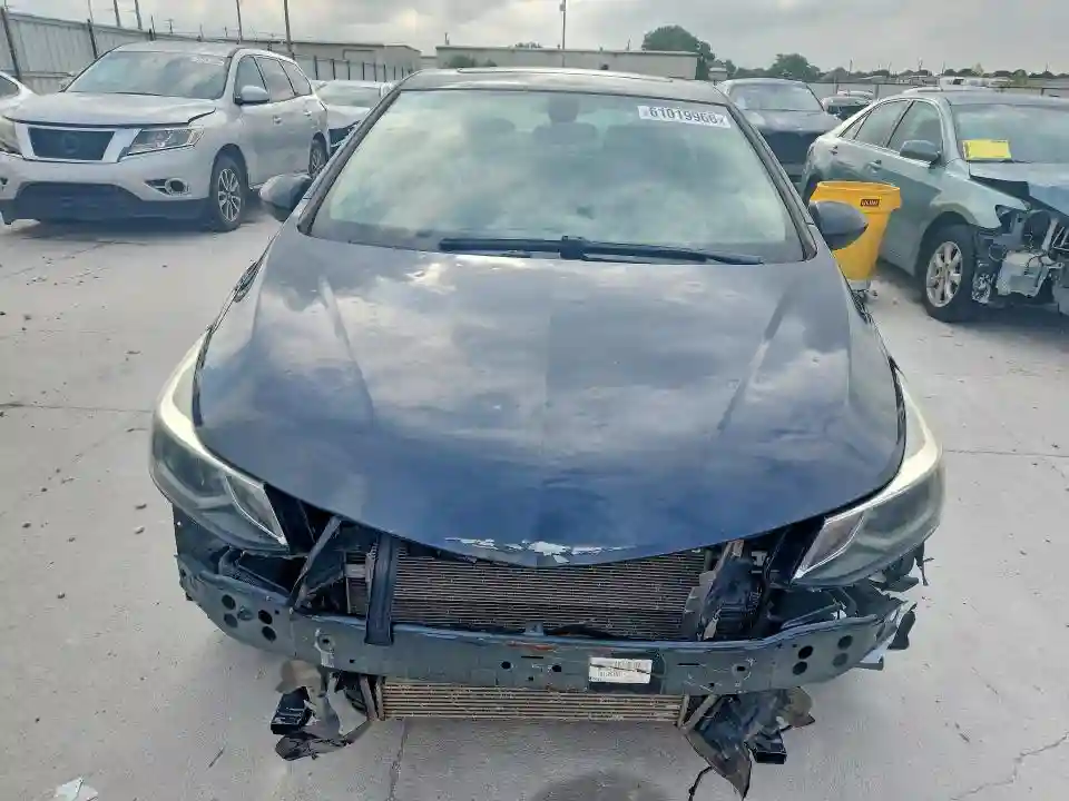 1G1BE5SM6J7125609 2018 CHEVROLET CRUZE-4